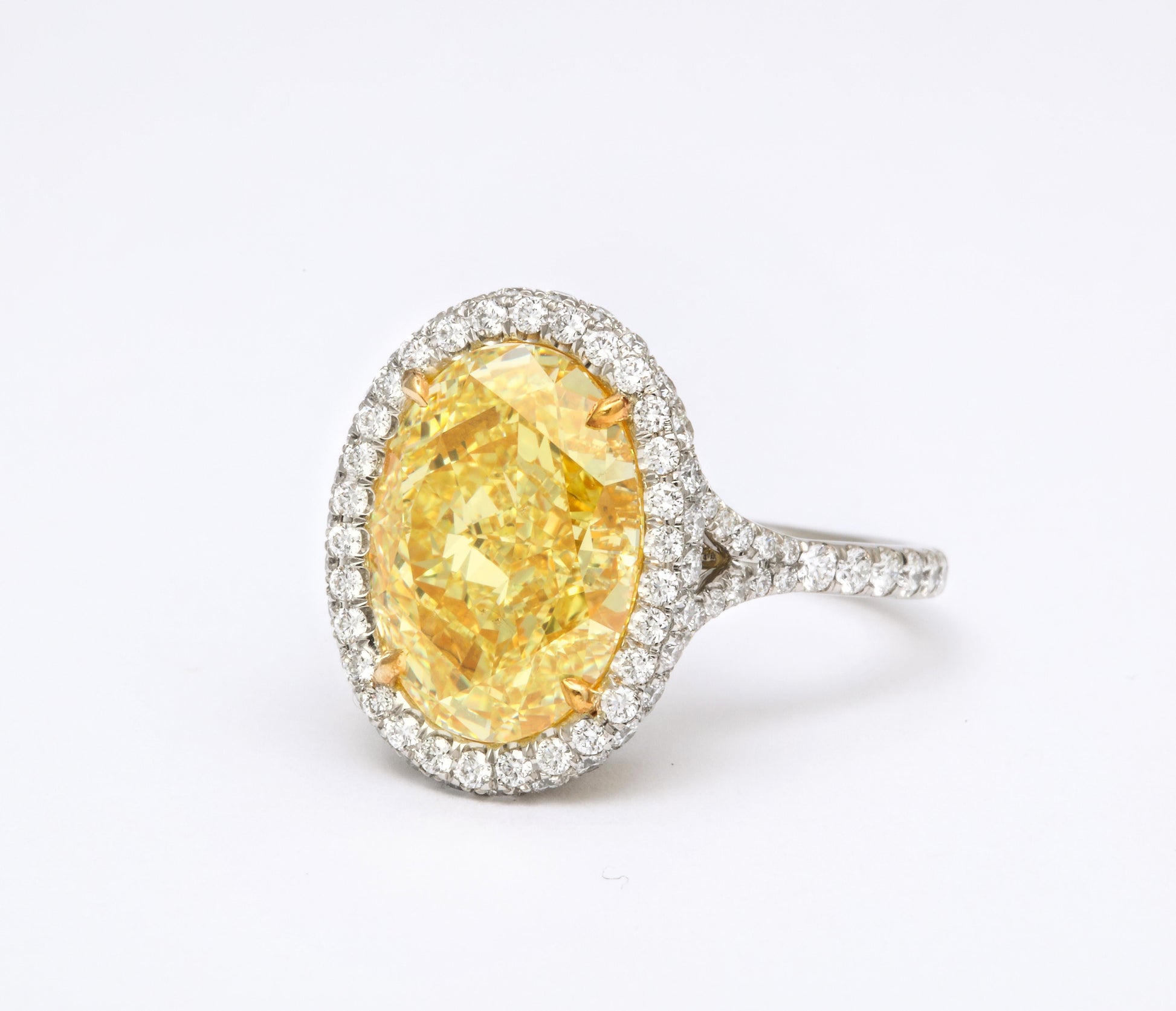 https://a.1stdibscdn.com/gia-certified-6-carat-oval-fancy-yellow-diamond-ring-for-sale-picture-5/j_415/j_129688521628091733605/6R1A2497_master.jpg