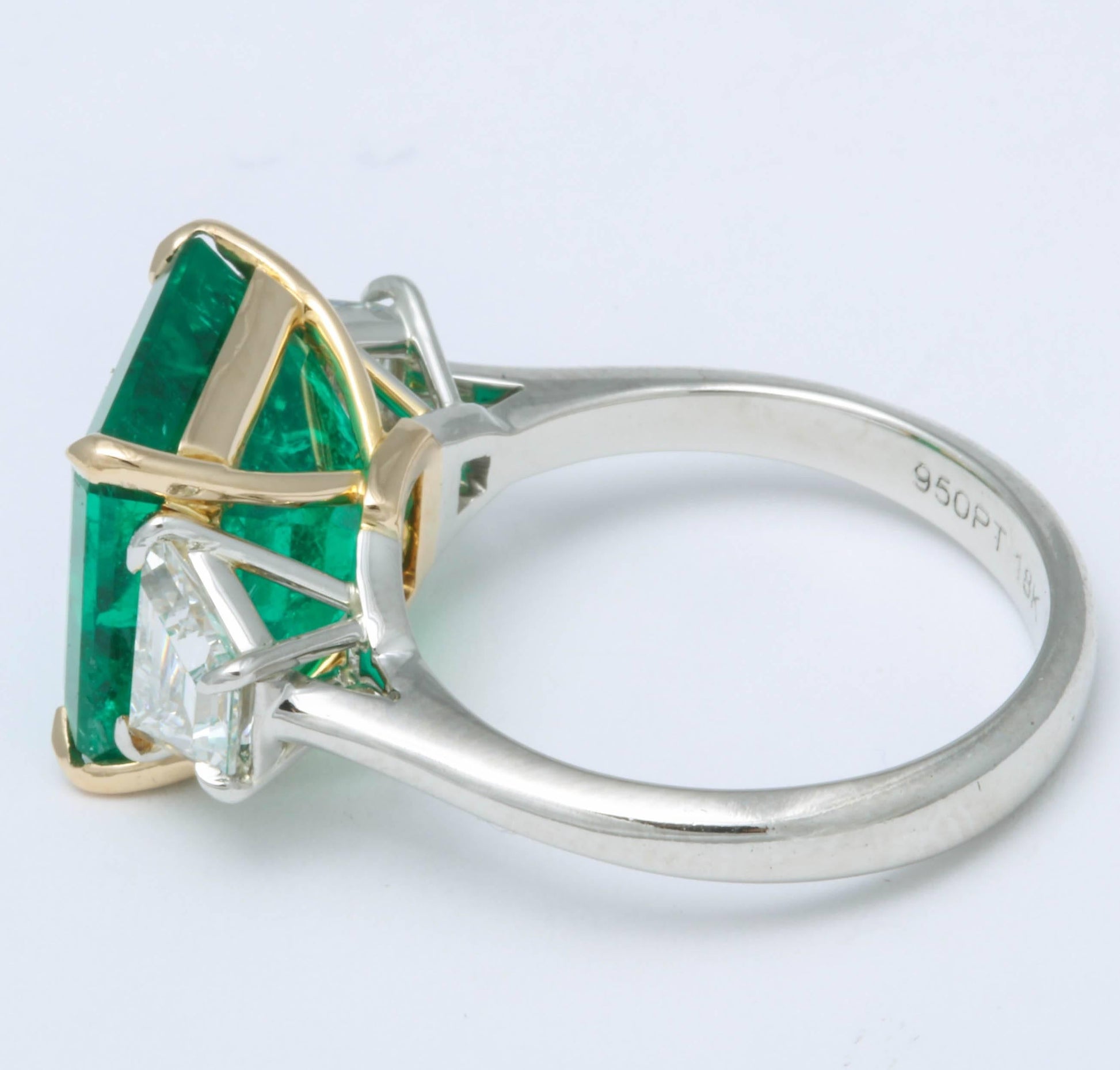 https://a.1stdibscdn.com/6-carat-colombian-emerald-and-diamond-ring-for-sale-picture-3/0/j_41520431523637105871/6R1A2584_master.jpg