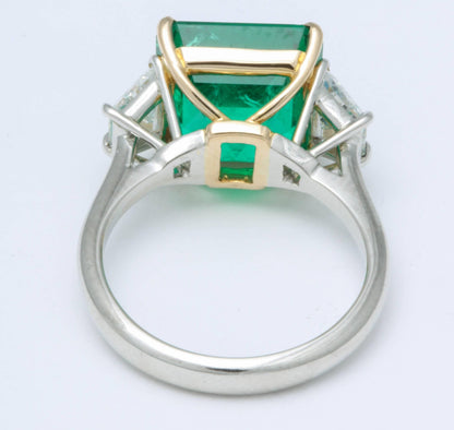 https://a.1stdibscdn.com/6-carat-colombian-emerald-and-diamond-ring-for-sale-picture-4/0/j_41520431523637106855/6R1A2585_master.jpg