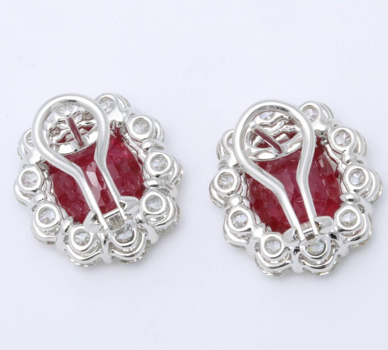 https://a.1stdibscdn.com/ruby-and-diamond-earrings-for-sale-picture-6/archivesE/upload/0/j_41521131523637192343/6R1A2666_master.jpg?width=768