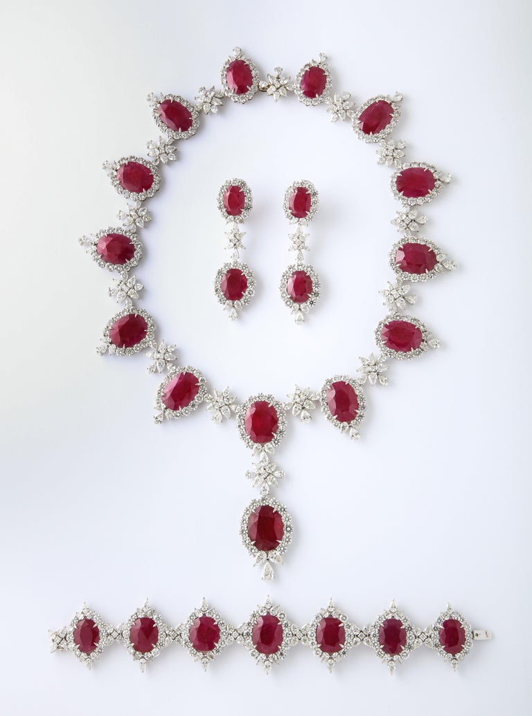 https://a.1stdibscdn.com/ruby-and-diamond-necklace-for-sale-picture-8/j_415/j_140693021638384669703/6R1A2668_master.jpg?width=768