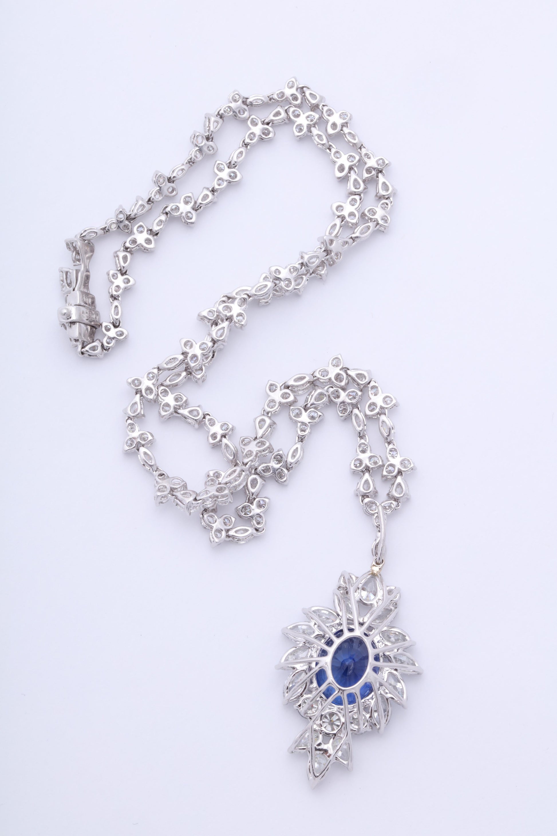 https://a.1stdibscdn.com/vivid-blue-ceylon-sapphire-and-diamond-pendant-necklace-for-sale-picture-5/0/j_56032021544653094354/6R1A3353_master.jpg