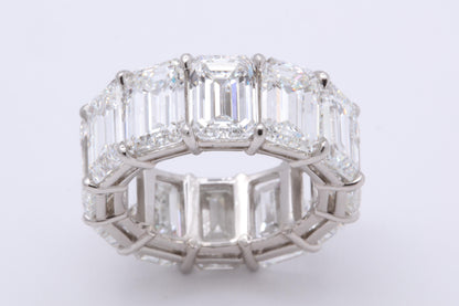 https://a.1stdibscdn.com/emerald-cut-diamond-eternity-band-gia-certified-1851-carats-for-sale-picture-2/0/j_57882121547578586225/6R1A3374_master.jpg