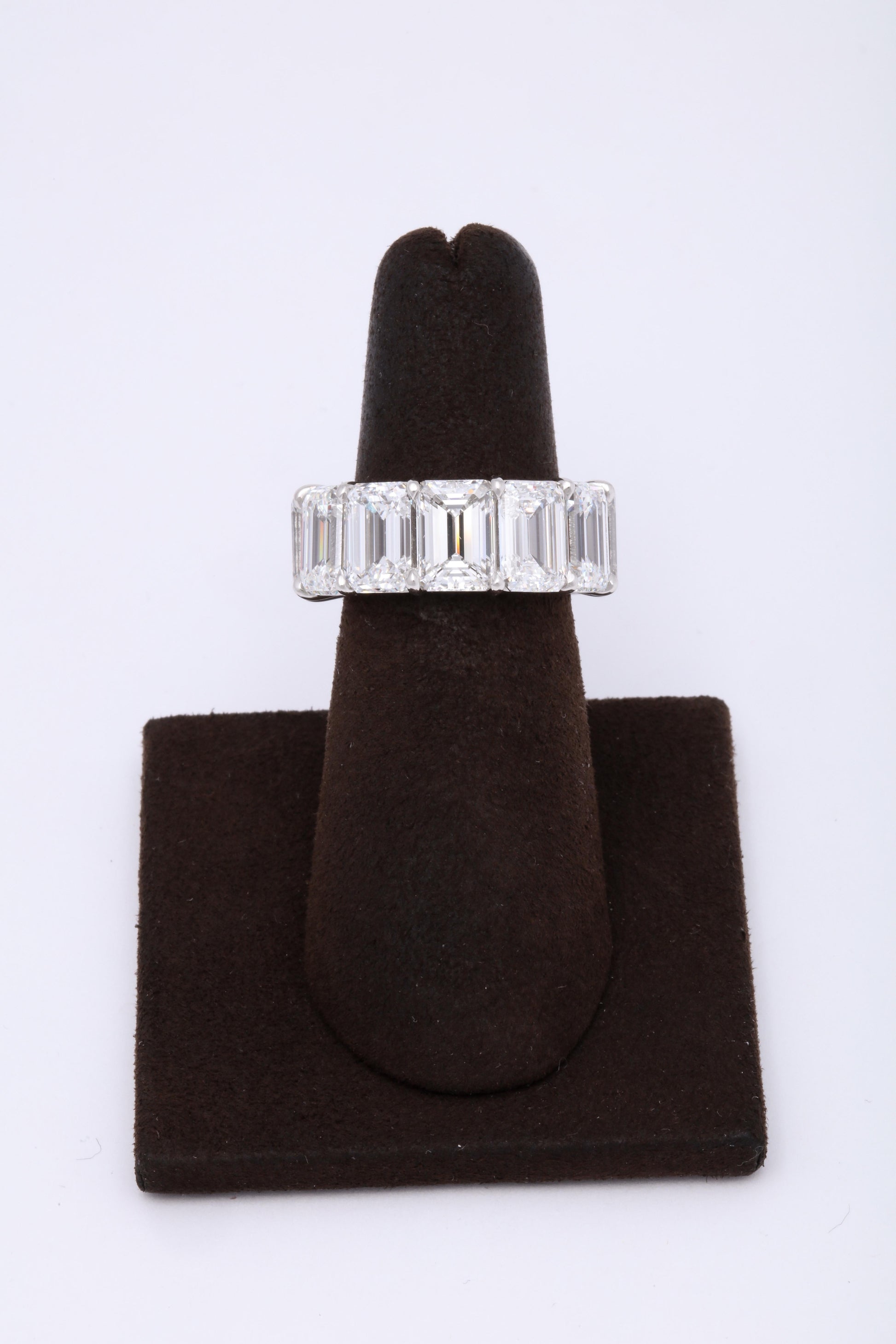 https://a.1stdibscdn.com/emerald-cut-diamond-eternity-band-gia-certified-1851-carats-for-sale-picture-3/0/j_57882121547578587663/6R1A3375_master.jpg