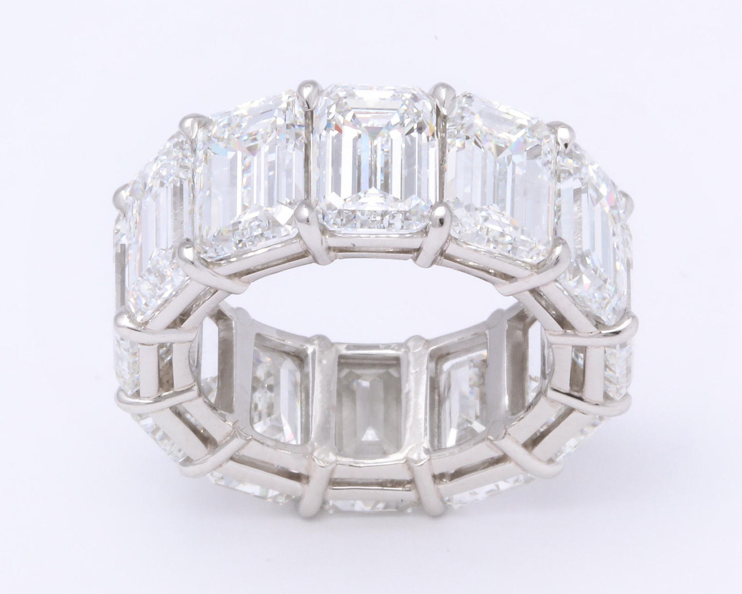 https://a.1stdibscdn.com/emerald-cut-diamond-eternity-band-gia-certified-1851-carats-for-sale-picture-4/0/j_57882121547578590341/6R1A3376_master.jpg