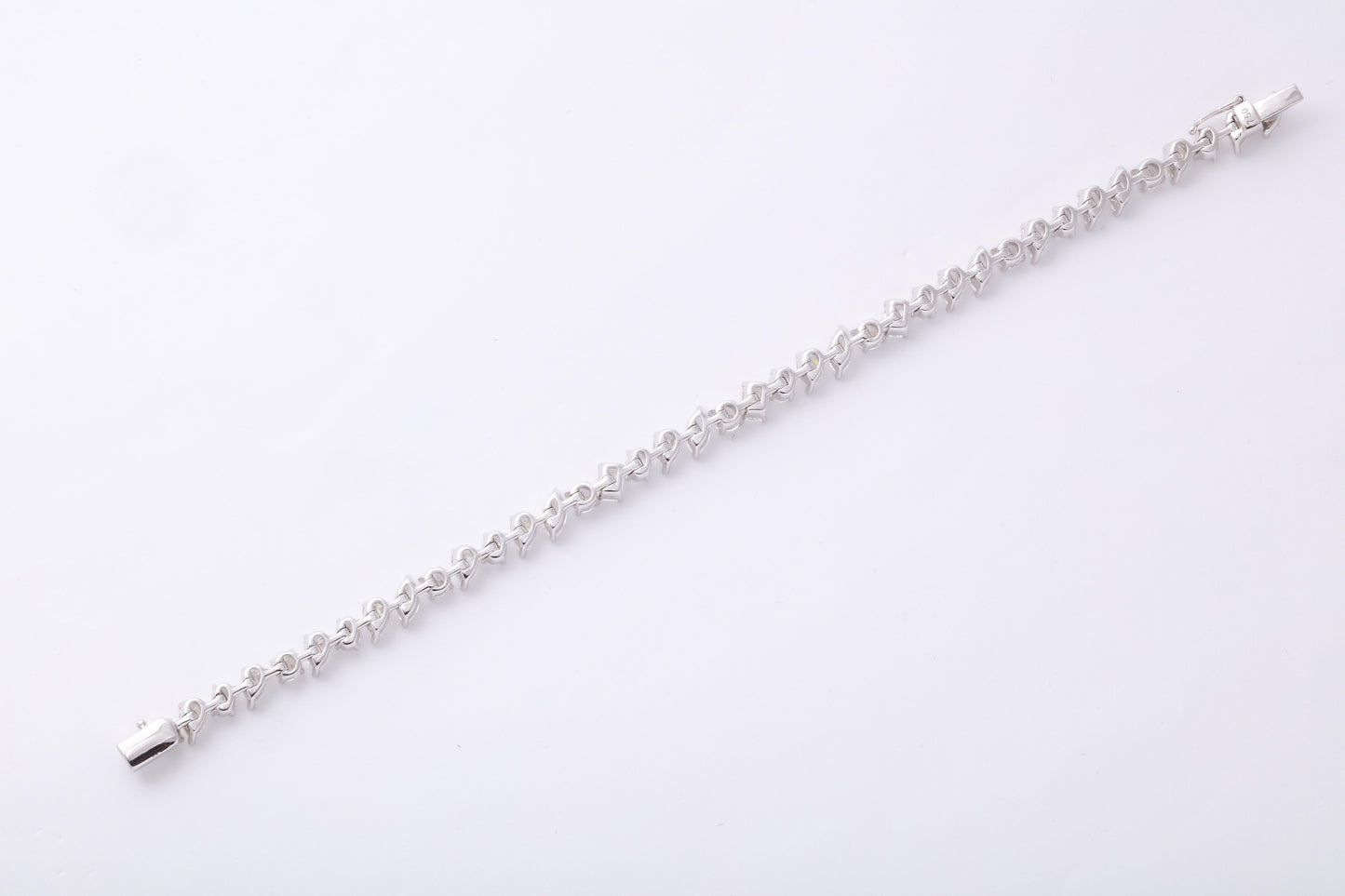 https://a.1stdibscdn.com/multi-shape-diamond-tennis-bracelet-for-sale-picture-8/0/j_57882221547578613138/6R1A3409_master.jpg