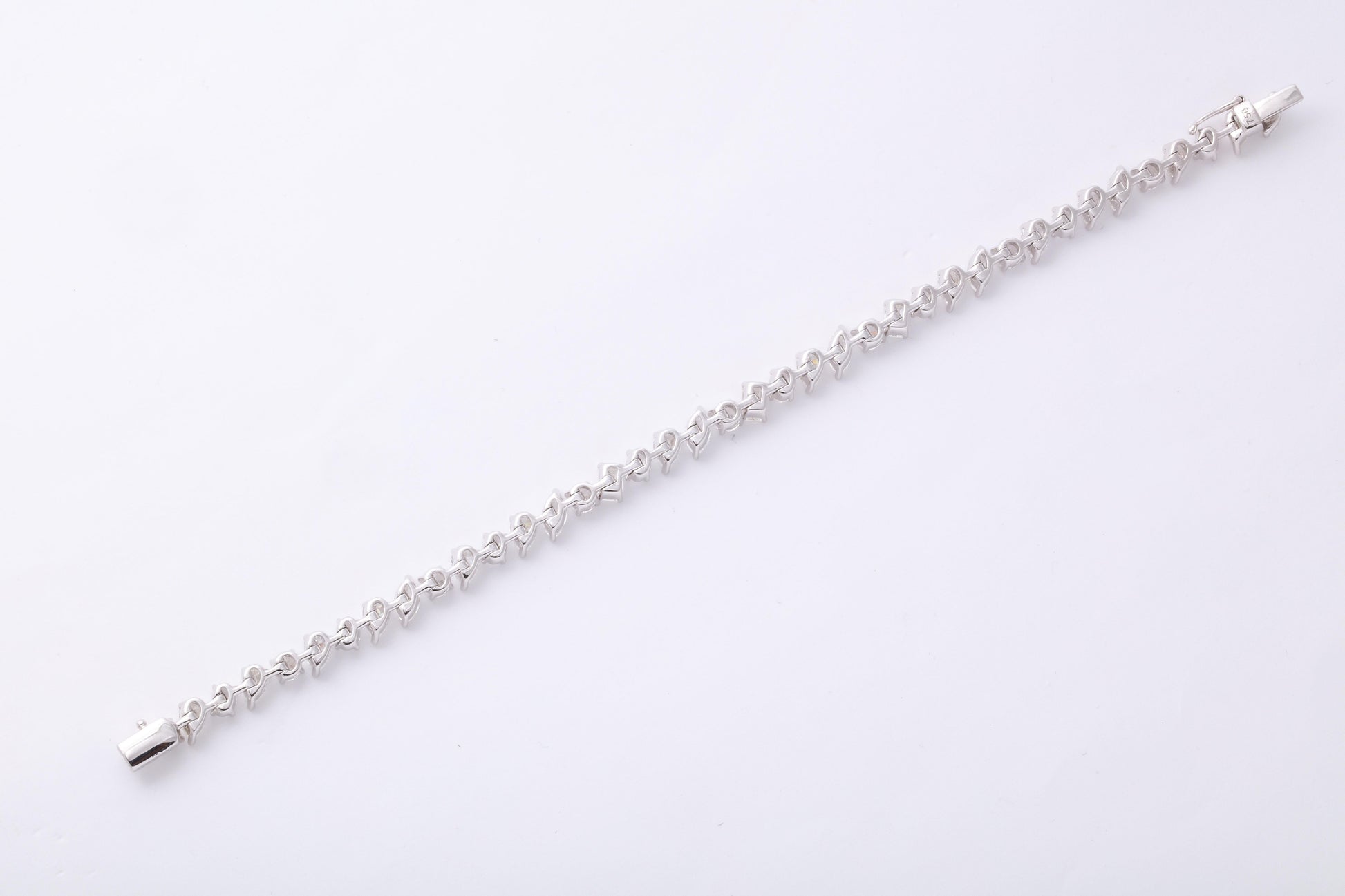 https://a.1stdibscdn.com/multi-shape-diamond-tennis-bracelet-for-sale-picture-8/0/j_57882221547578613138/6R1A3409_master.jpg