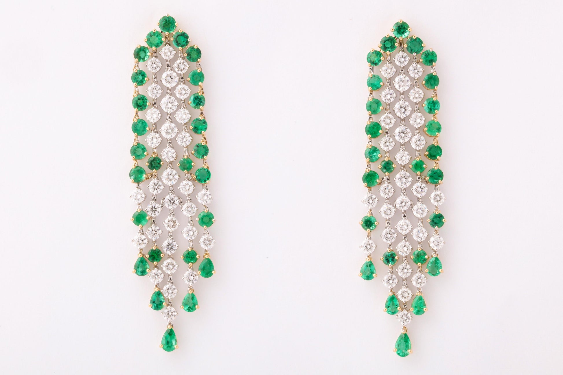 https://a.1stdibscdn.com/green-emerald-and-diamond-earrings-for-sale-picture-2/1722654/j_57882721549643432328/6R1A3527_org_master.jpg