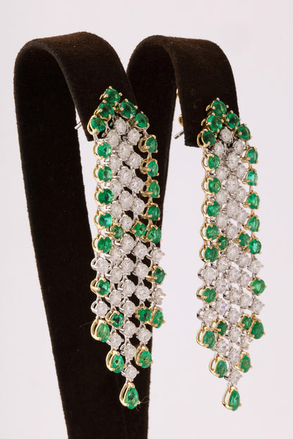 https://a.1stdibscdn.com/green-emerald-and-diamond-earrings-for-sale-picture-4/1722654/j_57882721549643438620/6R1A3532_org_master.jpg