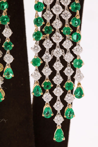 https://a.1stdibscdn.com/green-emerald-and-diamond-earrings-for-sale-picture-6/1722654/j_57882721549643444585/6R1A3536_org_master.jpg