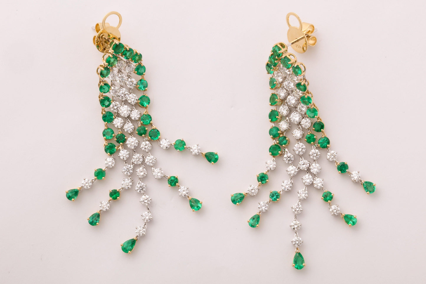https://a.1stdibscdn.com/green-emerald-and-diamond-earrings-for-sale-picture-7/1722654/j_57882721549643447367/6R1A3538_org_master.jpg