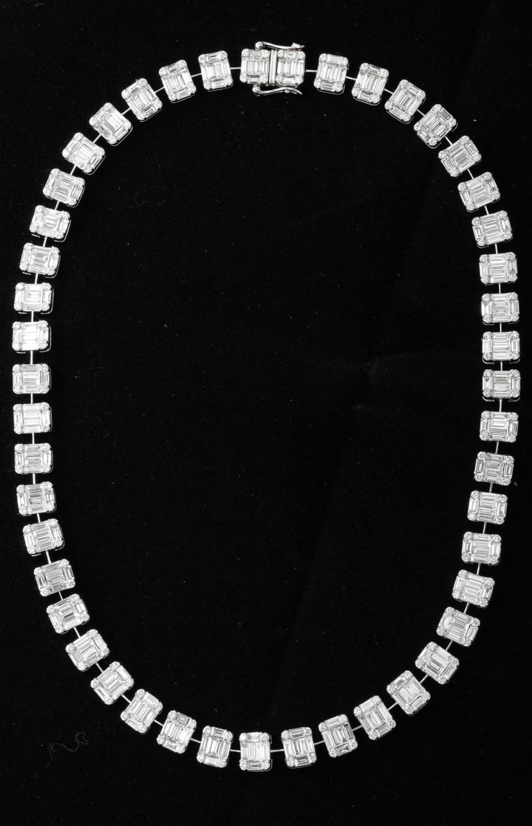 https://a.1stdibscdn.com/emerald-cut-diamond-necklace-illusion-set-for-sale-picture-4/j_415/j_99658421595349089560/6R1A3824_master.jpg?width=768