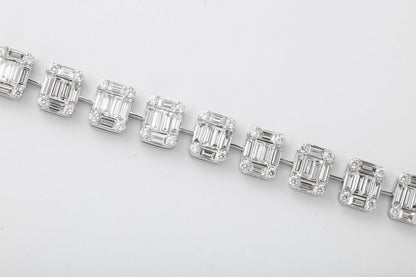 https://a.1stdibscdn.com/emerald-cut-diamond-necklace-illusion-set-for-sale-picture-5/j_415/j_99658421595349090047/6R1A3838_master.jpg?width=768