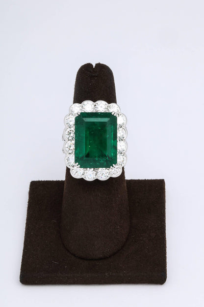 https://a.1stdibscdn.com/important-13-carat-colombian-emerald-and-diamond-ring-gia-certified-for-sale-picture-2/archivesE/upload/0/j_39735111520444478955/6R1A4019_master.jpg