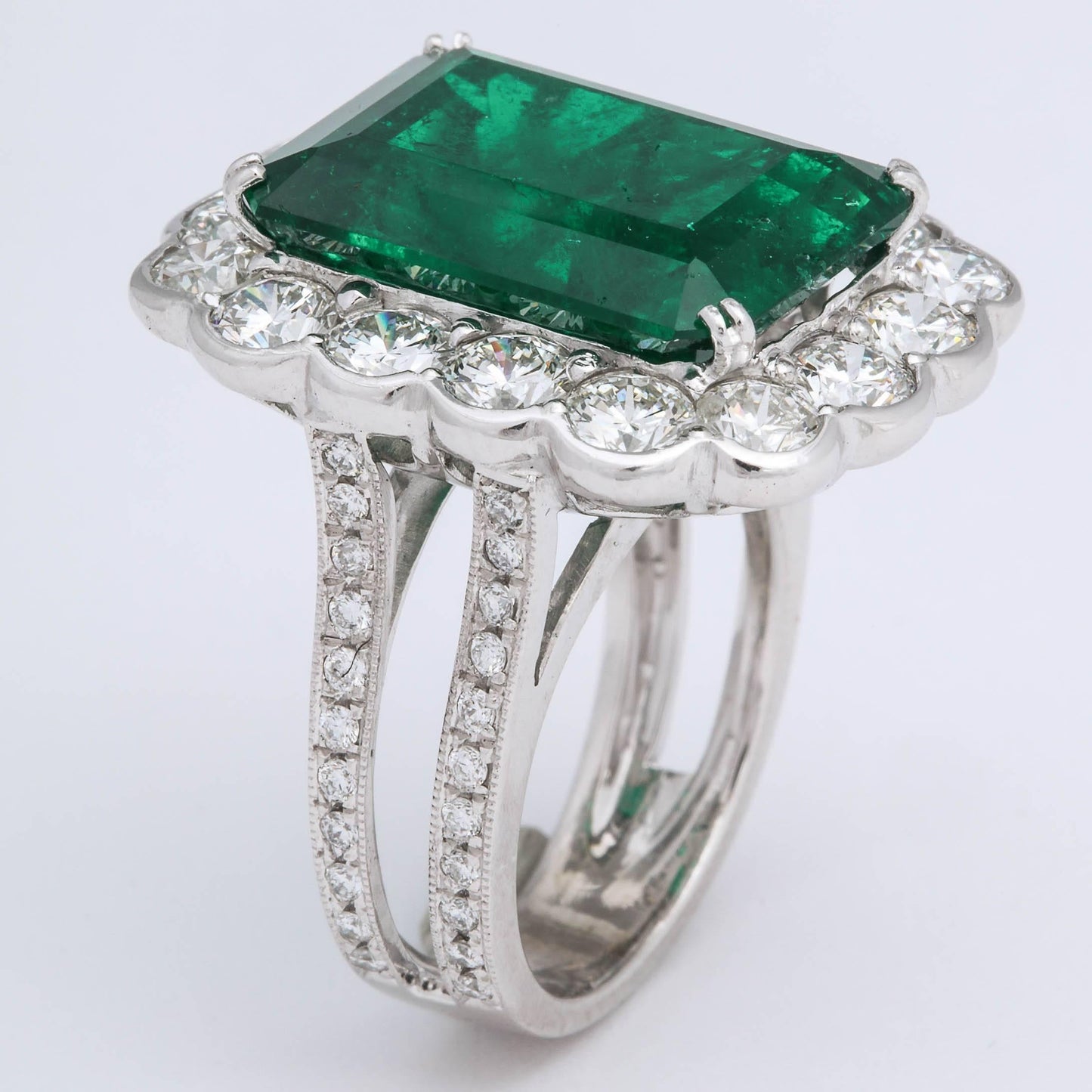 https://a.1stdibscdn.com/important-13-carat-colombian-emerald-and-diamond-ring-gia-certified-for-sale-picture-6/archivesE/upload/0/j_39735111520444486897/6R1A4032_master.jpg