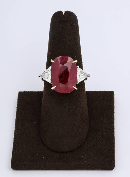 https://a.1stdibscdn.com/1150-carat-gia-certfied-ruby-ring-for-sale-picture-2/archivesE/upload/0/j_39735211520444489084/6R1A4034_master.jpg