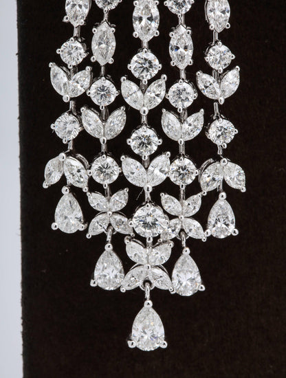 https://a.1stdibscdn.com/grand-diamond-chandelier-dangle-earrings-for-sale-picture-3/archivesE/upload/0/j_39735411520444503090/6R1A4058_master.jpg