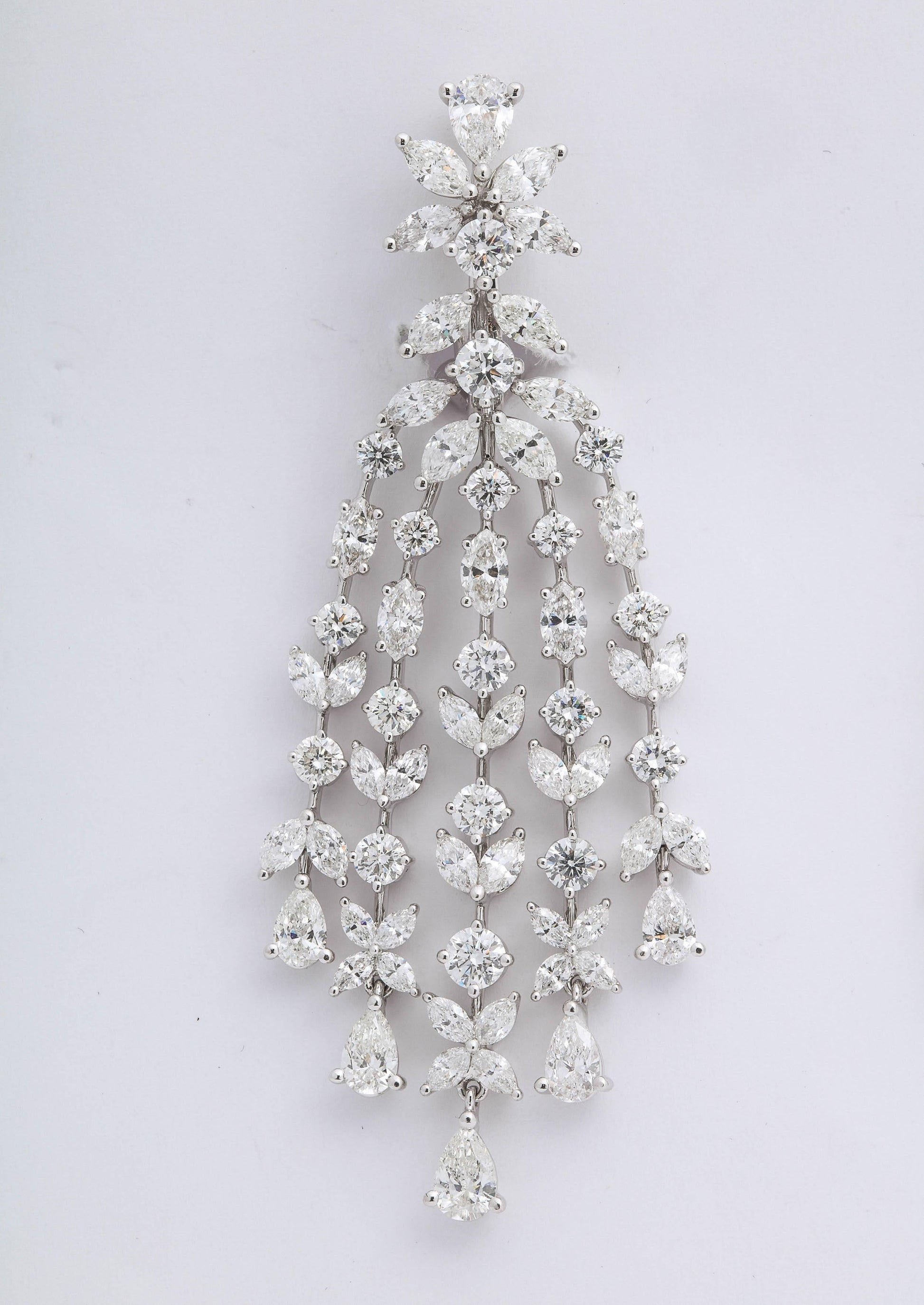 https://a.1stdibscdn.com/grand-diamond-chandelier-dangle-earrings-for-sale-picture-6/archivesE/upload/0/j_39735411520444506519/6R1A4063_master.jpg