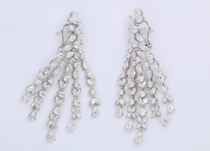 https://a.1stdibscdn.com/grand-diamond-chandelier-dangle-earrings-for-sale-picture-8/archivesE/upload/0/j_39735411520444508888/6R1A4068_master.jpg