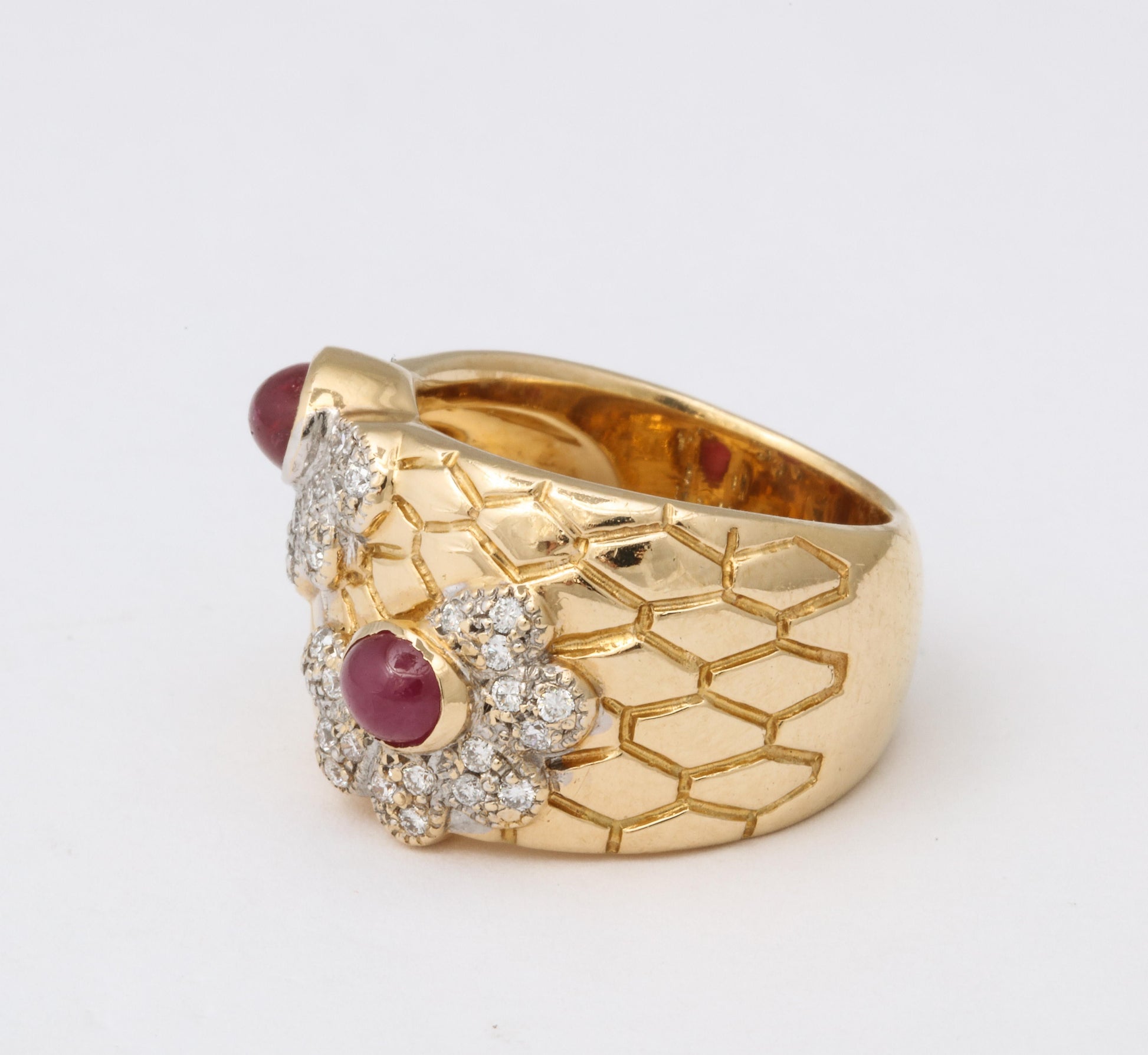 https://a.1stdibscdn.com/cabochon-ruby-and-diamond-yellow-gold-band-for-sale-picture-6/j_415/j_130858621629392058103/6R1A5000_master.jpg