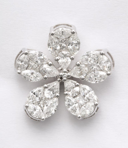 https://a.1stdibscdn.com/diamond-flower-earrings-for-sale-picture-4/j_415/1575403236961/6R1A5027_master.jpg?width=768