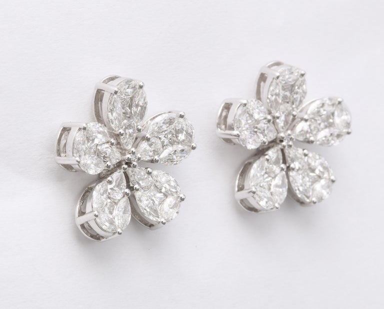 https://a.1stdibscdn.com/diamond-flower-earrings-for-sale-picture-5/j_415/1575403223556/6R1A5028_master.jpg?width=768