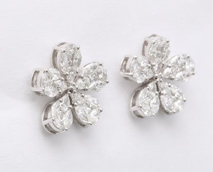 https://a.1stdibscdn.com/diamond-flower-earrings-for-sale-picture-5/j_415/1575403223556/6R1A5028_master.jpg?width=768