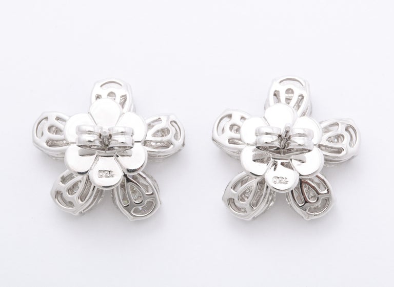 https://a.1stdibscdn.com/diamond-flower-earrings-for-sale-picture-6/j_415/1575403246642/6R1A5029_master.jpg?width=768