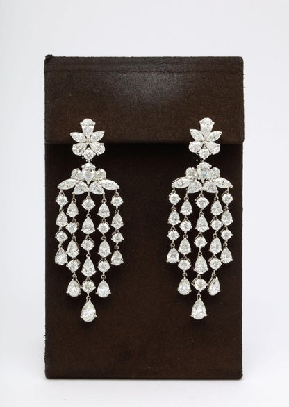 https://a.1stdibscdn.com/diamond-chandelier-dangle-earrings-for-sale-picture-2/j_415/j_167934221661438286137/6R1A5055_master.jpg?width=768