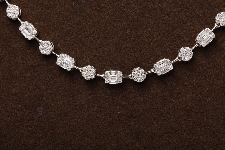 https://a.1stdibscdn.com/round-and-emerald-cut-diamond-illusion-set-necklace-for-sale-picture-3/j_415/j_164752621658414300109/6R1A5108_master.jpg?width=768