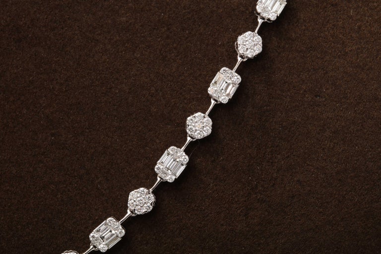 https://a.1stdibscdn.com/round-and-emerald-cut-diamond-illusion-set-necklace-for-sale-picture-4/j_415/j_164752621658414300907/6R1A5109_master.jpg?width=768