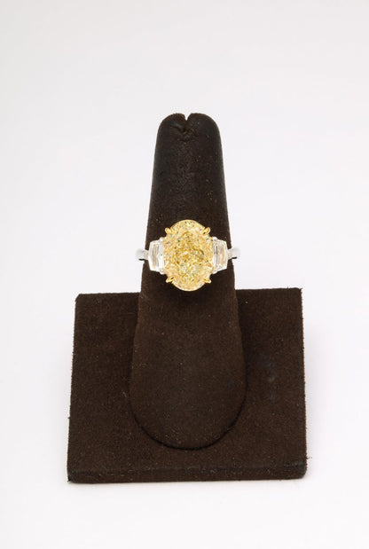 https://a.1stdibscdn.com/6-carat-oval-yellow-diamond-ring-gia-certified-for-sale-picture-2/j_415/j_180650221672242090651/6R1A5230_master.jpg?width=768
