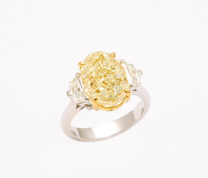 https://a.1stdibscdn.com/6-carat-oval-yellow-diamond-ring-gia-certified-for-sale-picture-5/j_415/j_180650221672242089879/6R1A5233_master.jpg