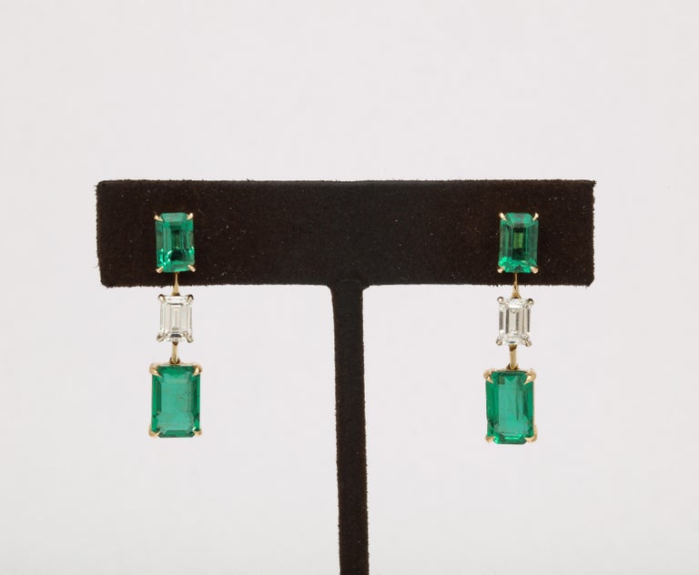 https://a.1stdibscdn.com/emerald-and-diamond-dangle-drop-earrings-for-sale-picture-2/j_415/j_180977921672758062031/6R1A5258_master.jpg?width=768