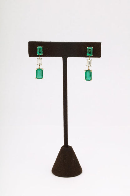 https://a.1stdibscdn.com/emerald-and-diamond-dangle-drop-earrings-for-sale-picture-3/j_415/j_180977921672758062572/6R1A5259_master.jpg?width=768
