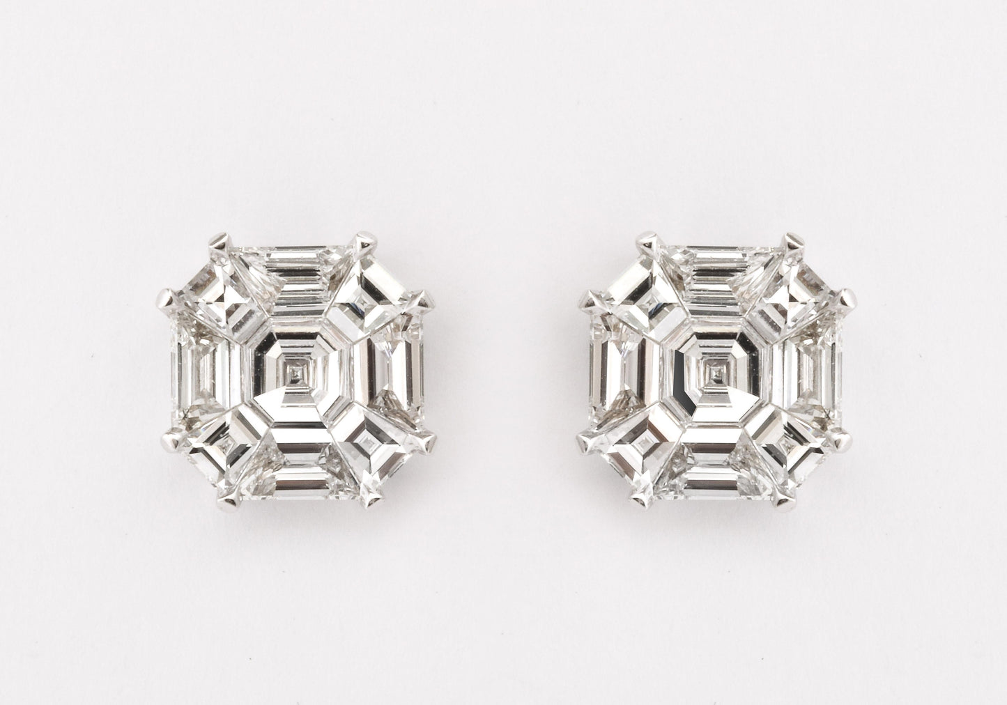 https://a.1stdibscdn.com/asscher-cut-stud-earrings-illusion-set-for-sale-picture-3/j_415/j_180651721672243246784/6R1A5311_master.jpg