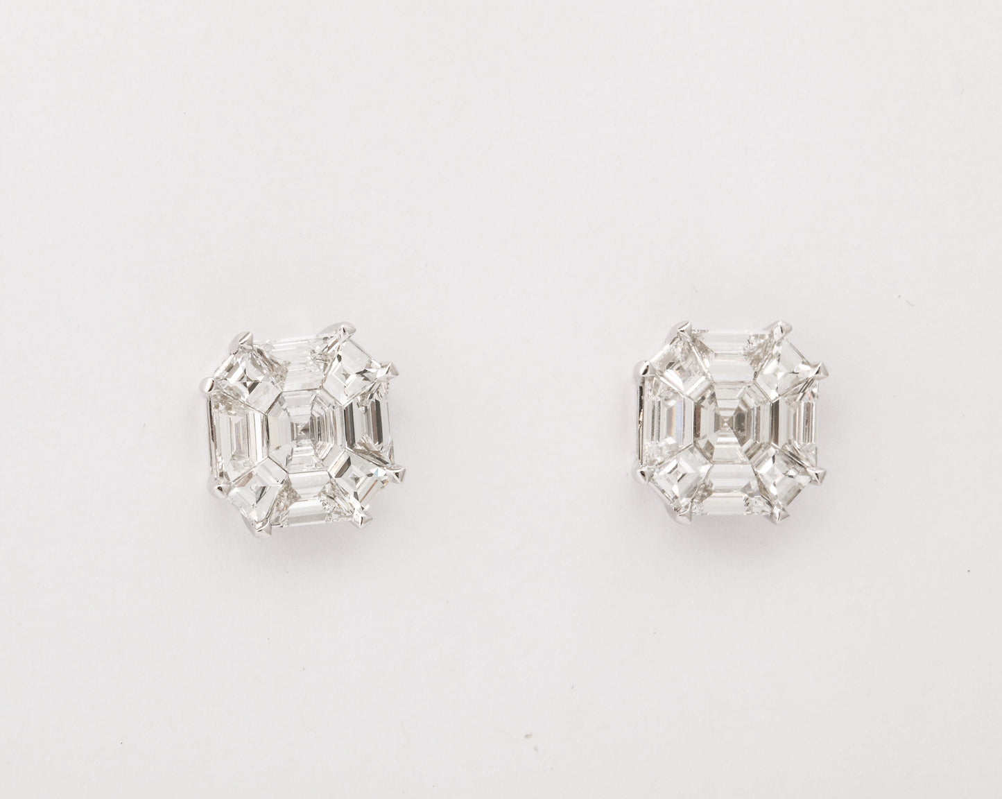 https://a.1stdibscdn.com/asscher-cut-stud-earrings-illusion-set-for-sale-picture-4/j_415/j_180651721672243242703/6R1A5313_master.jpg