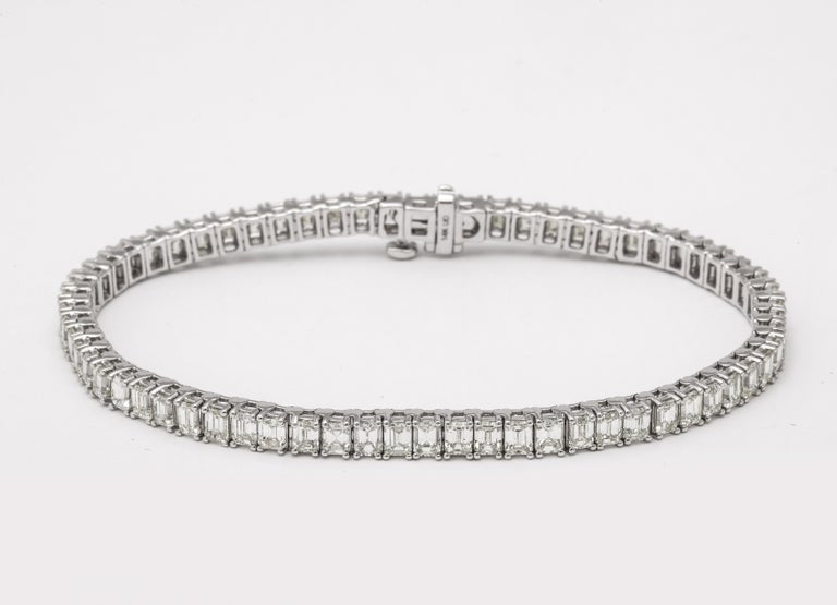 https://a.1stdibscdn.com/emerald-cut-diamond-tennis-bracelet-for-sale-picture-3/j_415/j_180730121672327434874/6R1A5341_master.jpg?width=768
