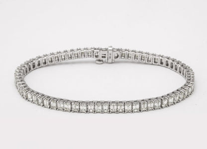 https://a.1stdibscdn.com/emerald-cut-diamond-tennis-bracelet-for-sale-picture-3/j_415/j_180730121672327434874/6R1A5341_master.jpg?width=768