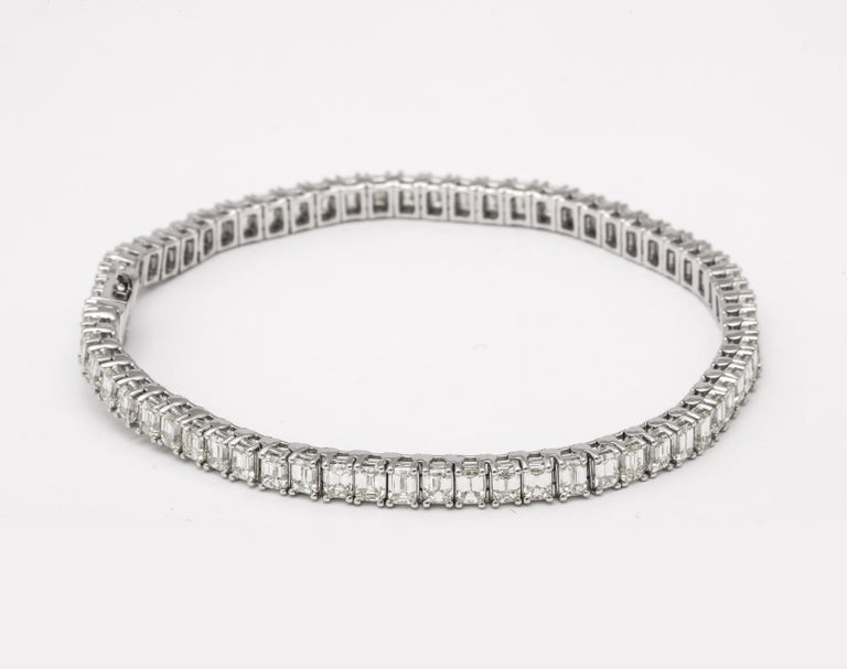 https://a.1stdibscdn.com/emerald-cut-diamond-tennis-bracelet-for-sale-picture-4/j_415/j_180730121672327435127/6R1A5342_master.jpg?width=768
