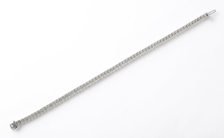 https://a.1stdibscdn.com/emerald-cut-diamond-tennis-bracelet-for-sale-picture-6/j_415/j_180730121672327435123/6R1A5350_master.jpg?width=768