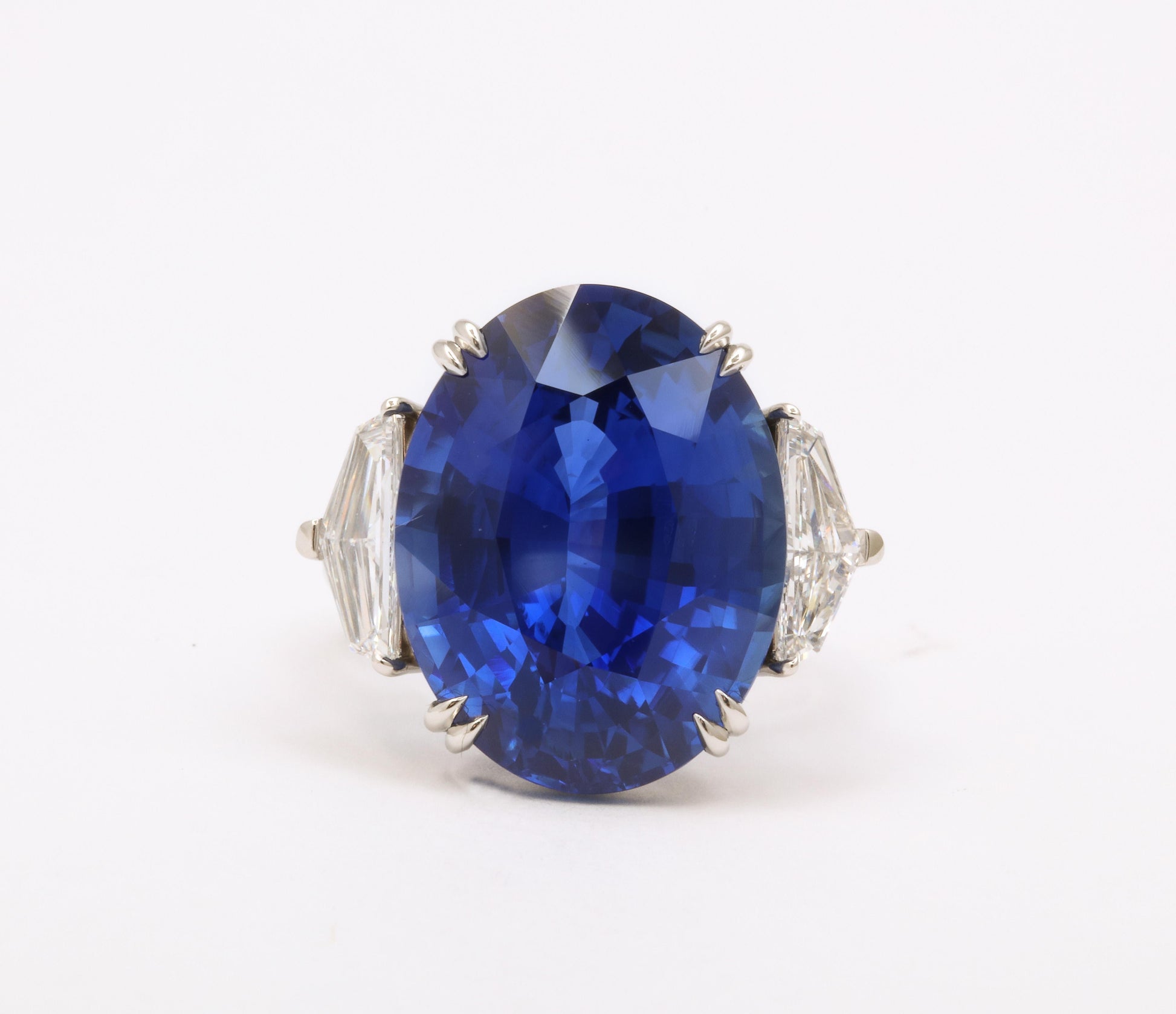 https://a.1stdibscdn.com/20-carat-blue-sapphire-ring-for-sale-picture-3/j_415/j_192000421683552276092/6R1A5429_master.jpg