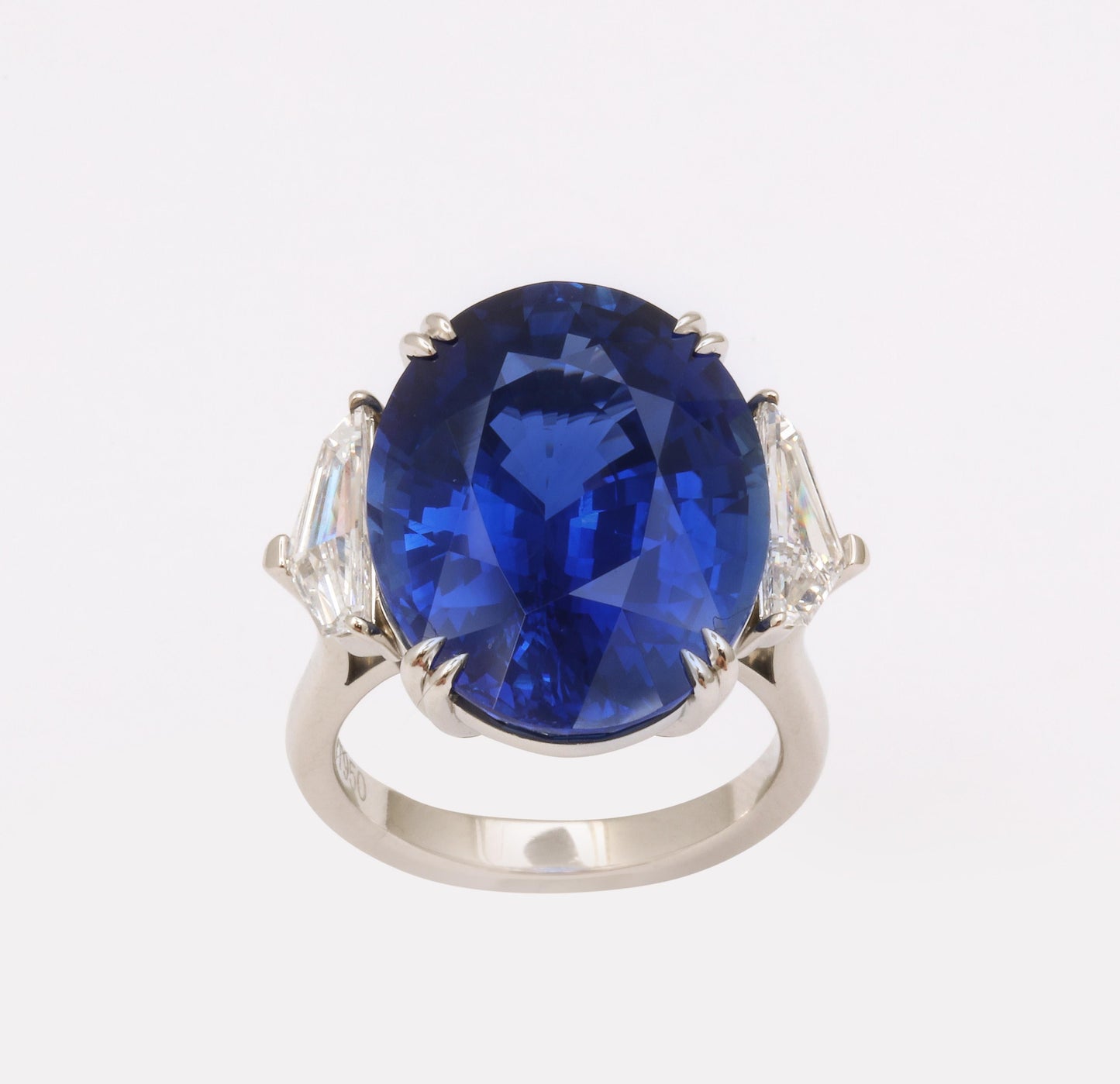 https://a.1stdibscdn.com/20-carat-blue-sapphire-ring-for-sale-picture-10/j_415/j_192000421683552278606/6R1A5440_master.jpg