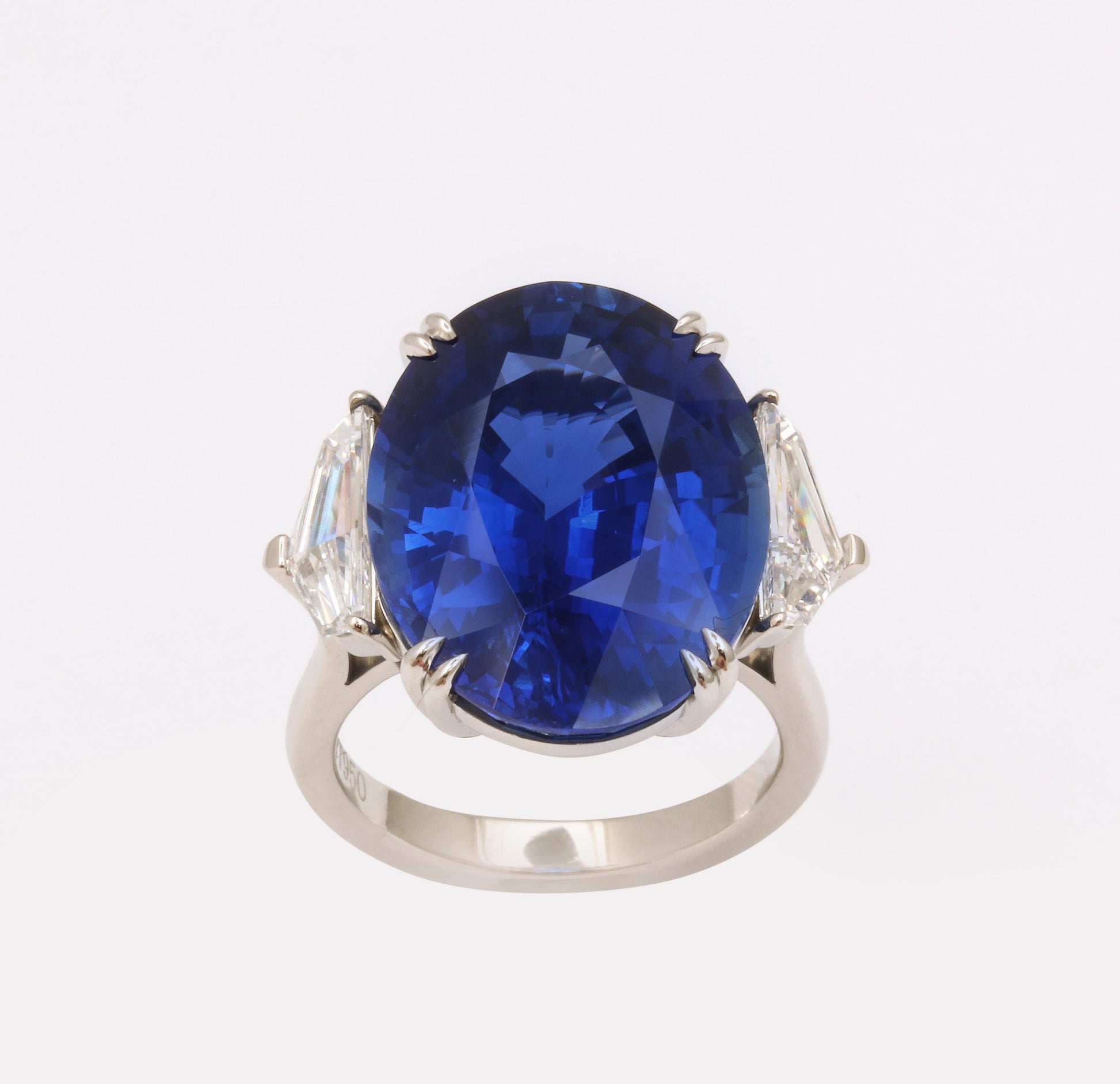 https://a.1stdibscdn.com/20-carat-blue-sapphire-ring-for-sale-picture-10/j_415/j_192000421683552278606/6R1A5440_master.jpg