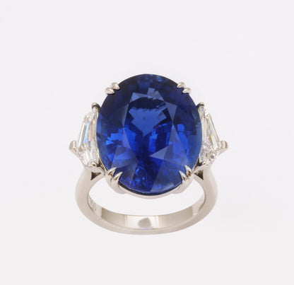 https://a.1stdibscdn.com/20-carat-blue-sapphire-ring-for-sale-picture-10/j_415/j_192000421683552278606/6R1A5440_master.jpg