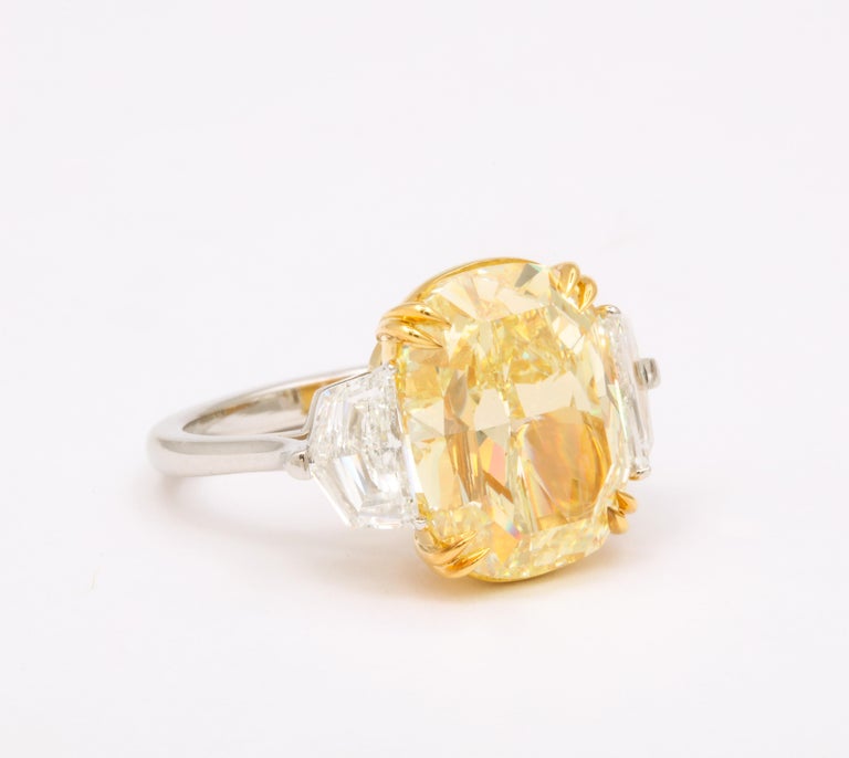 https://a.1stdibscdn.com/10-carat-fancy-yellow-diamond-ring-for-sale-picture-4/j_415/j_194448221685540806958/6R1A5465_master.jpg?width=768
