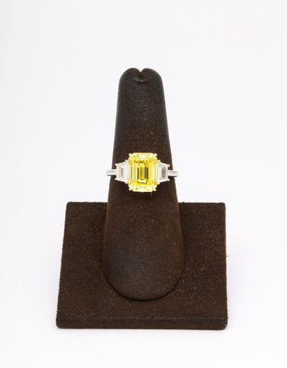 https://a.1stdibscdn.com/fancy-vivid-yellow-emerald-cut-ring-for-sale-picture-2/j_415/j_174482921667400160541/6R1A5479_master.jpg?width=768