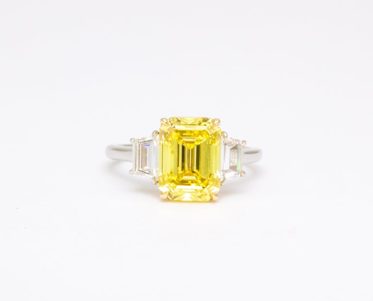 https://a.1stdibscdn.com/fancy-vivid-yellow-emerald-cut-ring-for-sale-picture-3/j_415/j_174482921667400159625/6R1A5481_master.jpg?width=768