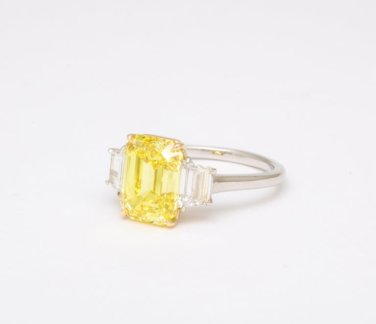 https://a.1stdibscdn.com/fancy-vivid-yellow-emerald-cut-ring-for-sale-picture-8/j_415/j_174482921667400163406/6R1A5486_master.jpg?width=768