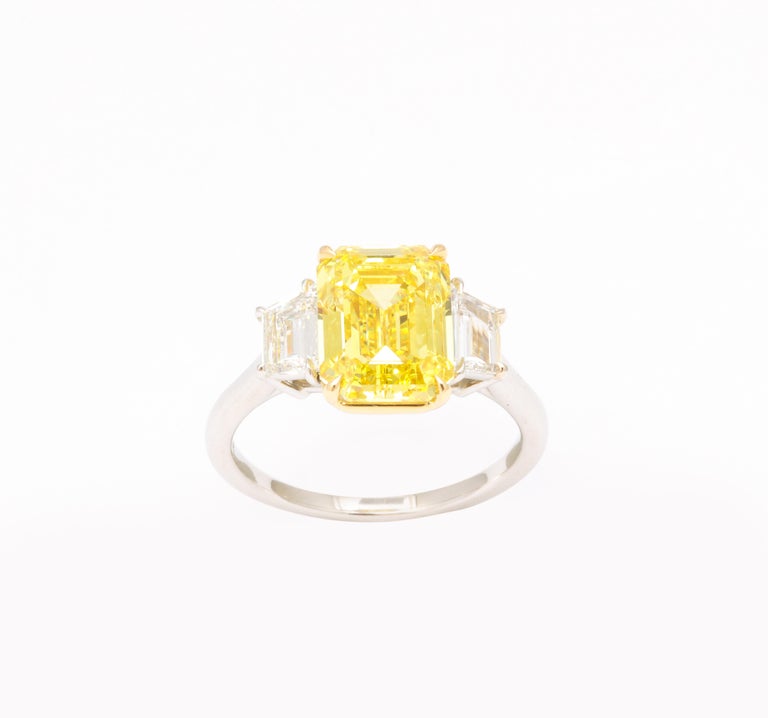 https://a.1stdibscdn.com/fancy-vivid-yellow-emerald-cut-ring-for-sale-picture-9/j_415/j_174482921667400158939/6R1A5488_master.jpg?width=768